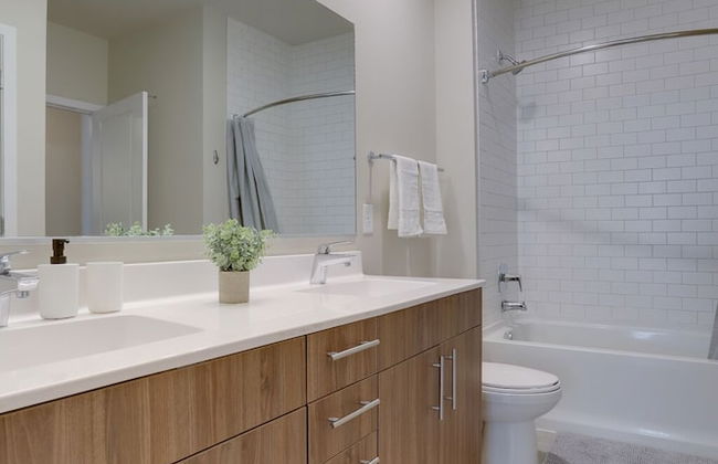 Fun & Comfort Await Alexandria Apartment - Foto 38