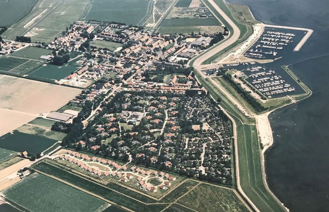 Welcoming Apartment Near Lake - Photo 37