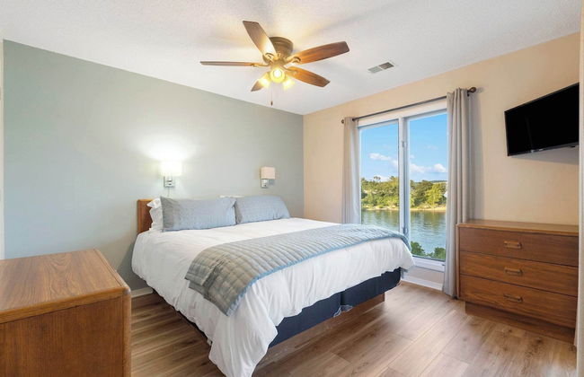 Enjoy Lakeside Fun Lakeview At Table Rock! - Photo 2