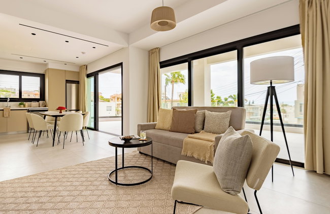 Sanders Eduardovich Limassol - Photo 26