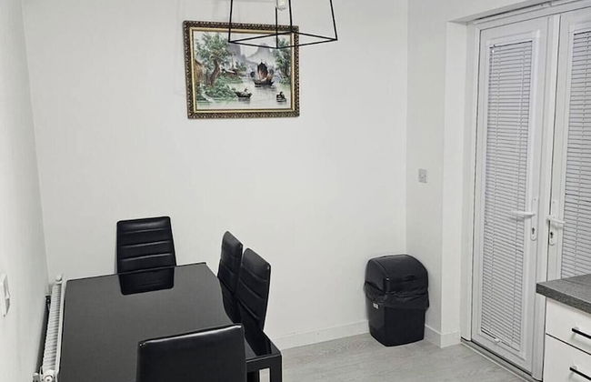 Charming 3 Bed Home in Stepps, Glasgow - Garden & Patio - Photo 27