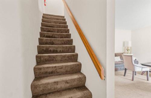 Prime Location 2 BR Oasis with Washer and Dryer - Foto 37