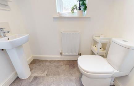 Rare find - new build 3 bedroom house near Cheshire Oaks - Photo 34