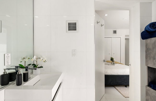 Peaceful 3BD Family House With Pool - Photo 22