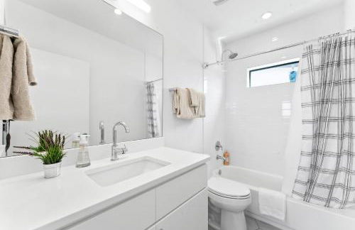 Luxe East Downtown 3BR Condo, Walk to Bars, Restaurants, Shops - Foto 20