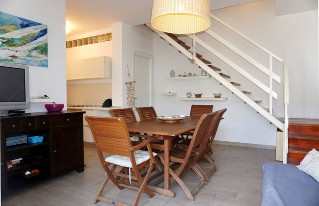 Villa in Front of the Pedestrian Area With Pool - Foto 16