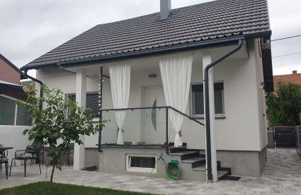 Cozy 2-bedroom house with parking slots - Photo 6