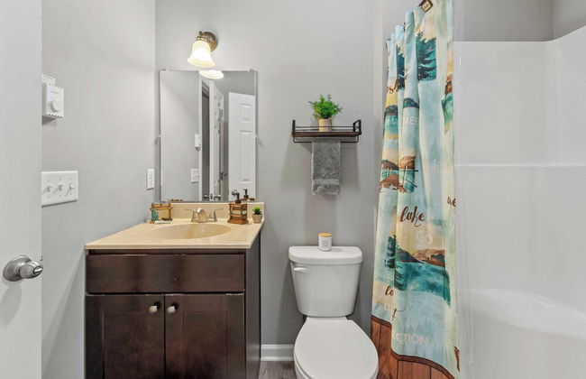 Tavern at the Woods by Avantstay Lakefront Views, Hot Tub, Firepit, Game Room - Foto 28