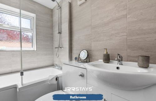 Nuneaton - Ideal 3 Bedroom, Wi-fi Parking, Sleeps 6 - JRR Stays - Foto 19