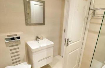 5 bedroom 3 bathroom house - Lyne Chertsey - Foto 23