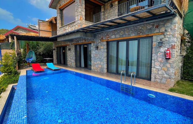2 Bedroom Private Villa With Infinity Pool and Sea View - Photo 1