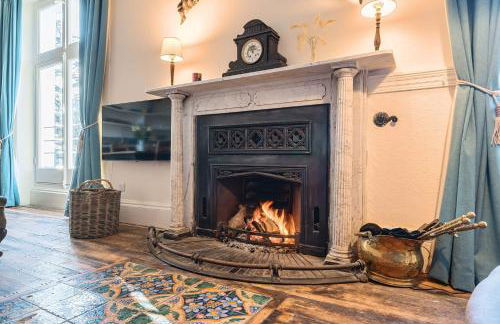 Artist's Studio - Photo 10