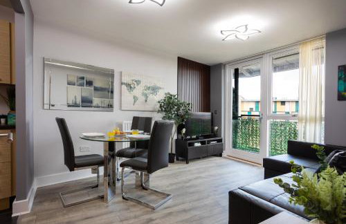 Vista Verde - Luxury City Penthouse 2BR - Sleeps up to 6 - Parking - Photo 2