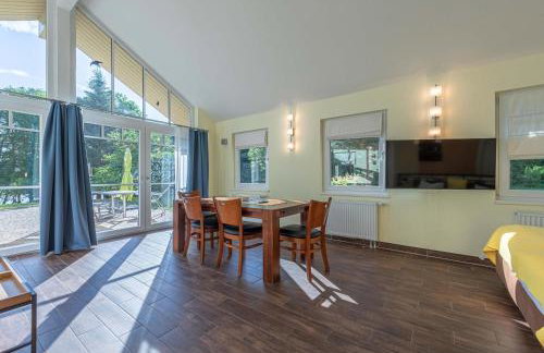 Wildgans - Stilvolles Ferienhaus mit Terrasse, Seeblick & Naturidylle am Loppiner See - Foto 2