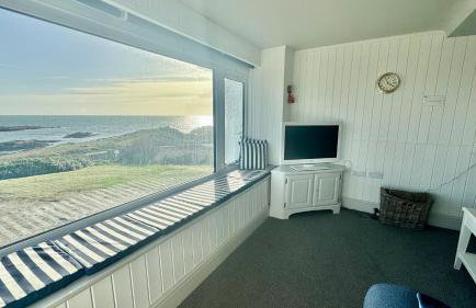 HEADLANDS-2 BED-SEA VIEW APARTMENT-TREARDDUR BAY - Photo 3