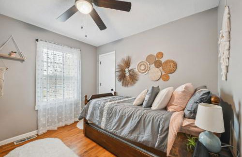 Vine Grove Home with Deck, 4 Mi to Saunders Springs! - Foto 17