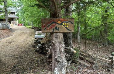 Redesign Wooden Cabin with Jacuzzi and Front Porch in North Carolina - Foto 8