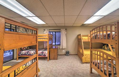 Expansive Angel Fire Home with Indoor Hot Tub! - Foto 29