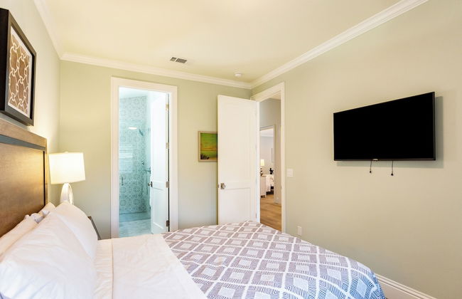 Tuscan Vacation Rental. Stylish 3-Bedroom Getaway Near Vanderbilt Beach Enjoy a Private Pool, Spacious Layout, and Modern Comforts Perfect for Families, Groups, and Pet-Friendly Stays - Foto 4