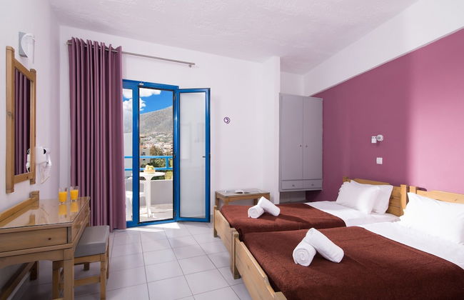 Spacious One Bedroom Apt With Lovely Mountain View - Photo 1