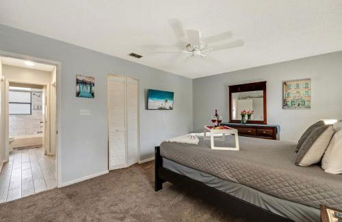 Exquisite Lakefront Pool House Awaits Pool 10 PPL - Foto 40