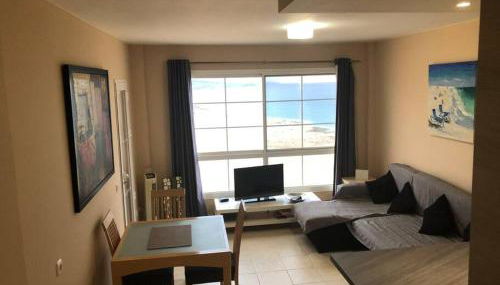 Beach front apartment with stunning ocean views! - Photo 4