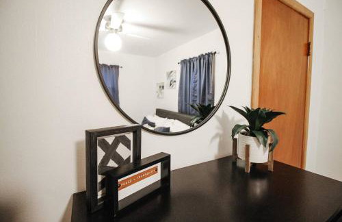 Fenced Lot W Home Gym plus Washer and Dryer - Foto 28