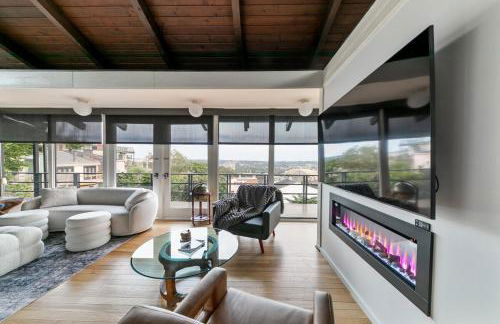 Mt Adams Lookout with Best City View and Parking - Foto 32