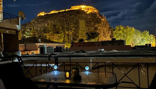 Cozy Castle View - Photo 2