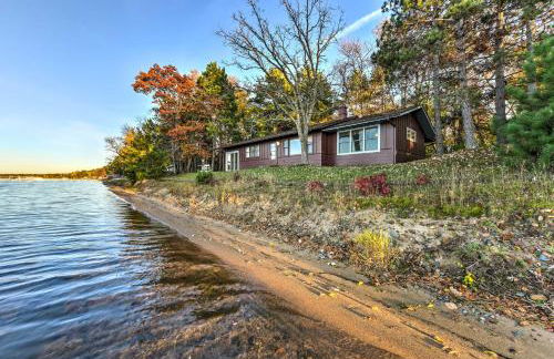 Pelican Lake Cabin Private Beach and Scenic Sunsets - Foto 2