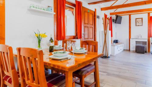 Timber Cottage With Pool - Happy Rentals - Foto 5