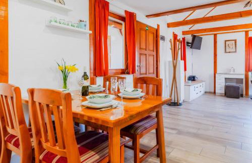 Timber Cottage With Pool - Happy Rentals - Foto 19