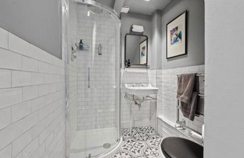 Enchanting 3BR House in Lymington with Garden - Foto 16