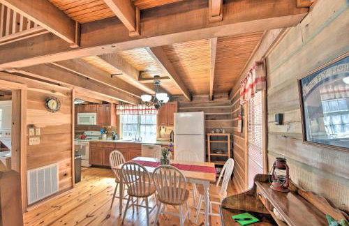 The Lake Place Cabin with Golf Cart and Free Kayaks! - Foto 6