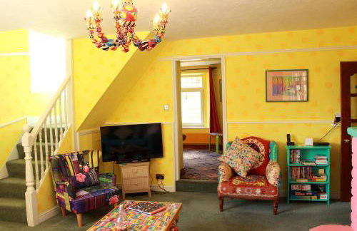 Historic Pike House with Beautiful Garden - Photo 23