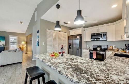 Exquisite Lakefront Pool House Awaits Pool 10 PPL - Foto 20