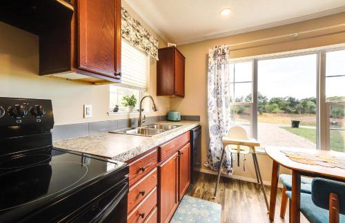 Family Home in Rapid City about 4 Mi to Torch Lake! - Foto 10