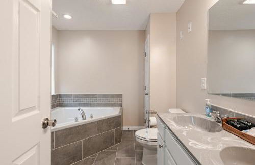 The Hangout Haven - Theater, Hot tub, Pickleball, Ping pong, Firepit - Foto 33