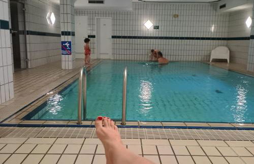 Apartment Pool Sauna Netflix FreeParking WIFI YoutubePremium - Foto 13