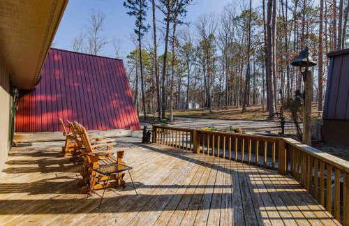 White River Escape with BBQ & Private Backyard - Foto 9