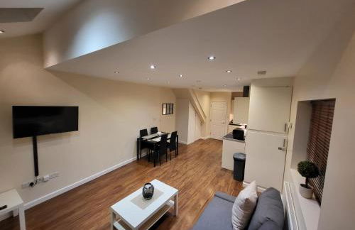 Great Apartment Next To Tooting Bec Tube Station! - Photo 1