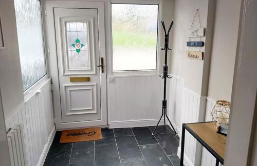 Croeso; Cosy and ideally located for mountains and beaches - Photo 8