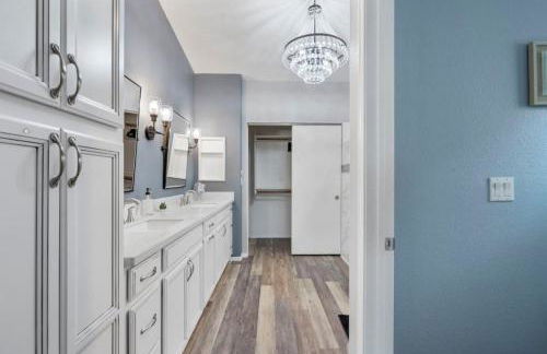 Sunkissed Private Pool 3BR Oasis w Outdoor Lounge - Foto 39