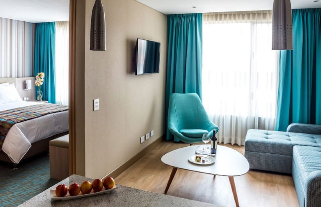 Hotel Plaza Suites - Photo 16