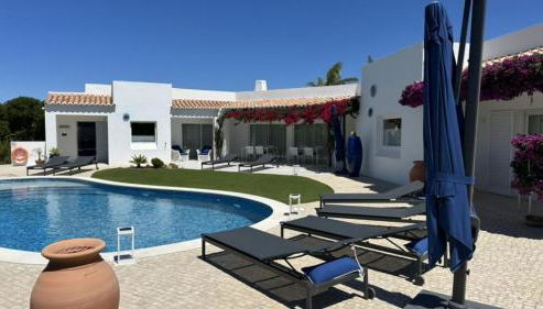 Charming Villa with Pool & Scenic Garden - Foto 5