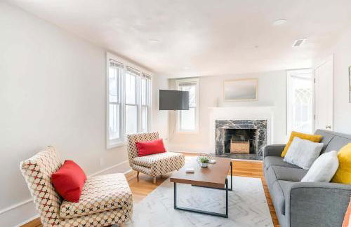 Jennifer's Cozy Apt Walk to Brown In Unit Laundry - Foto 1