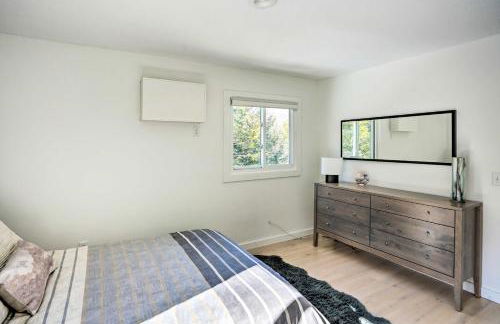 Lakefront Otis Home with Stunning Views and Boats! - Foto 29