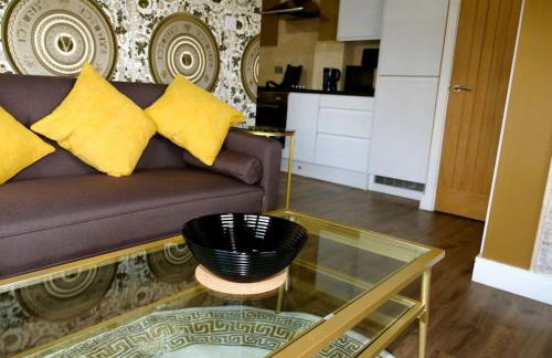 Stunningly Opulent Gold Apartment Near Sheffield FULL SKY TV - Foto 47