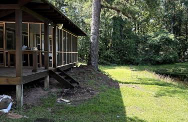 Peaceful Lake House - Photo 1