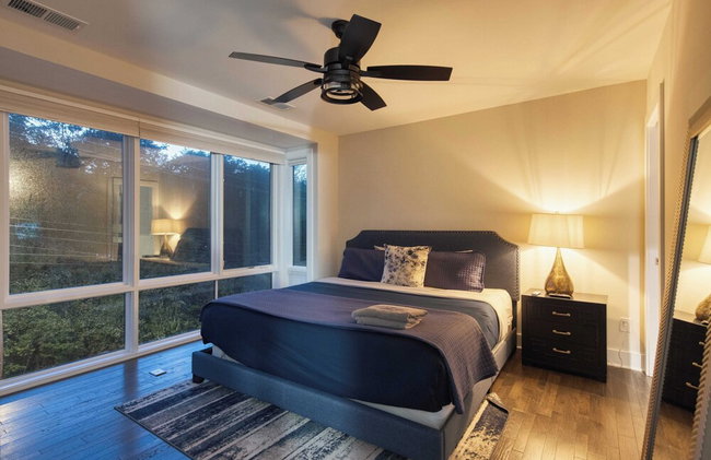 Luxe 4bdr w/ Balcony & Parking, 10 Mins to Broadway 9th Avenue by Avantstay - Foto 17